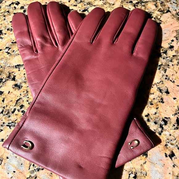COACH | Sculpted Signature Leather Tech Gloves - Picture 4 of 4